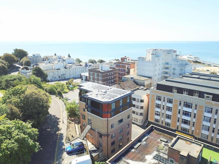 The Pad By The Beach Penthouse Apartment With Sunset And City Views Bournemouth Kültér fotó