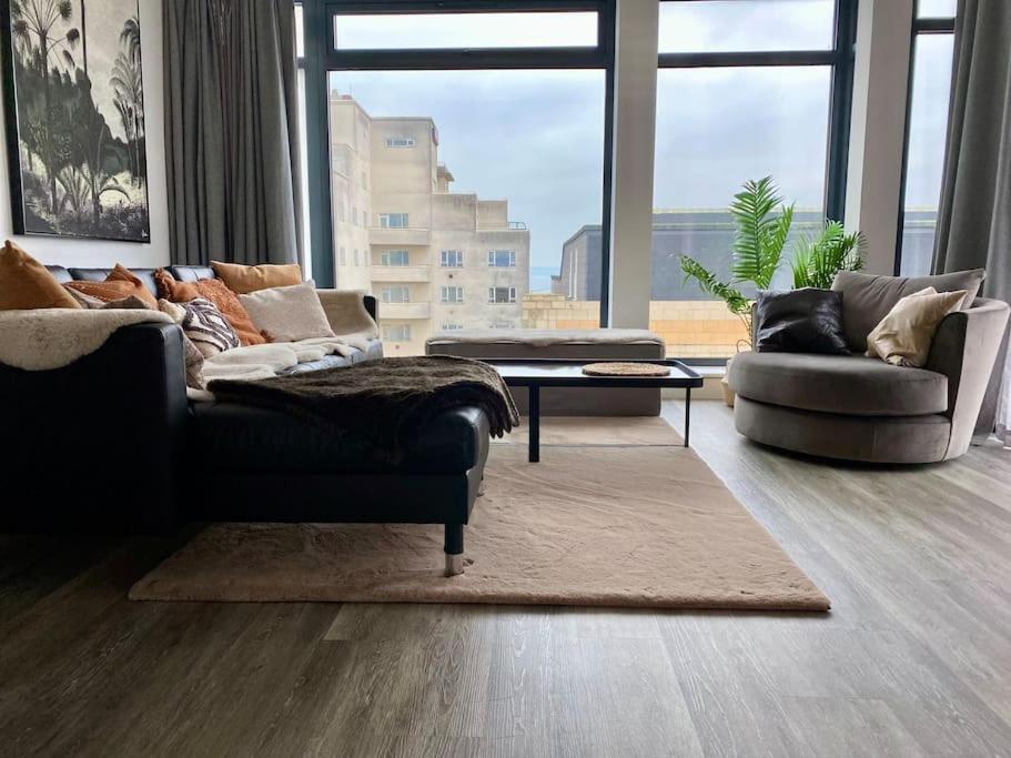 The Pad By The Beach Penthouse Apartment With Sunset And City Views Bournemouth Kültér fotó