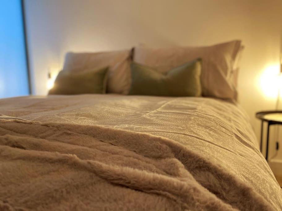 The Pad By The Beach Penthouse Apartment With Sunset And City Views Bournemouth Kültér fotó