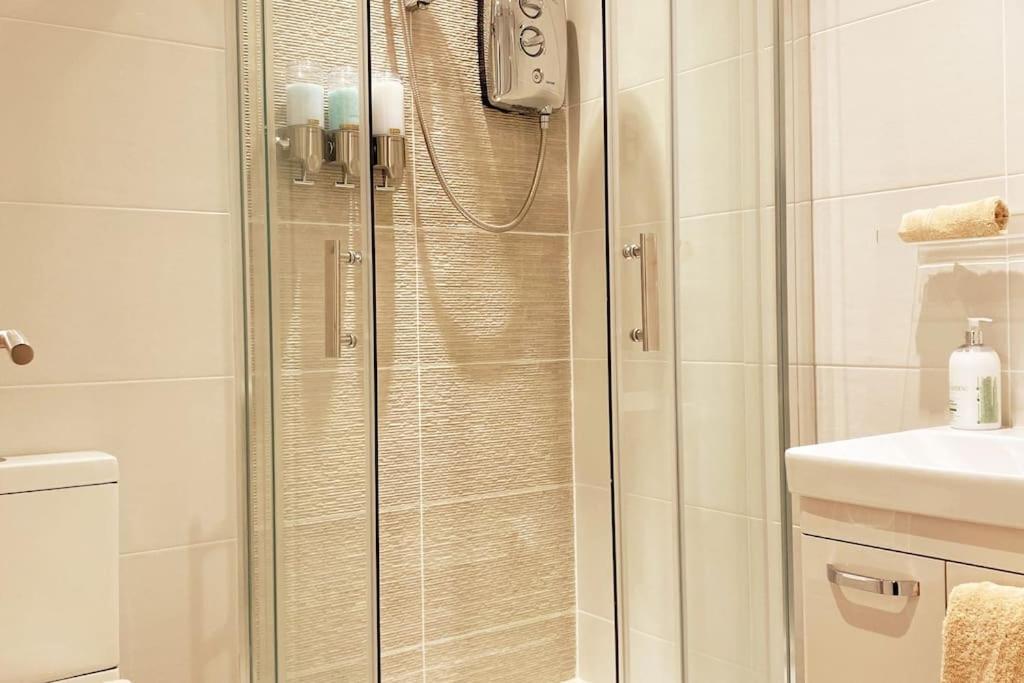 The Pad By The Beach Penthouse Apartment With Sunset And City Views Bournemouth Kültér fotó
