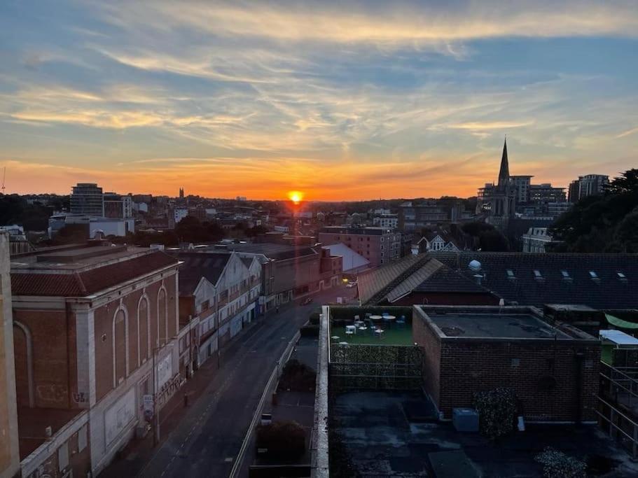The Pad By The Beach Penthouse Apartment With Sunset And City Views Bournemouth Kültér fotó